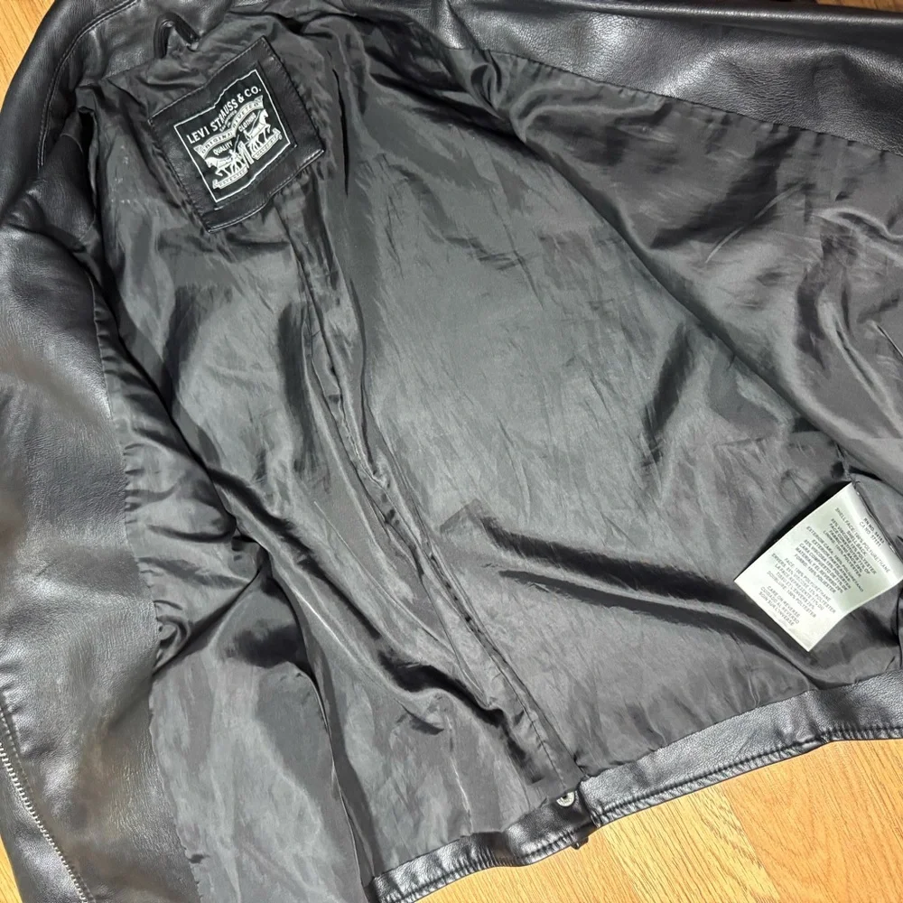 Levi's Women Moto Faux Black Leather Motorcycle Jacket with Glossy Finish - Picture 5 of 8